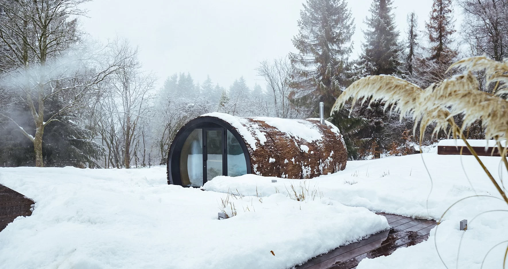 cabine de sauna extérieur haut de gamme en hiver neige